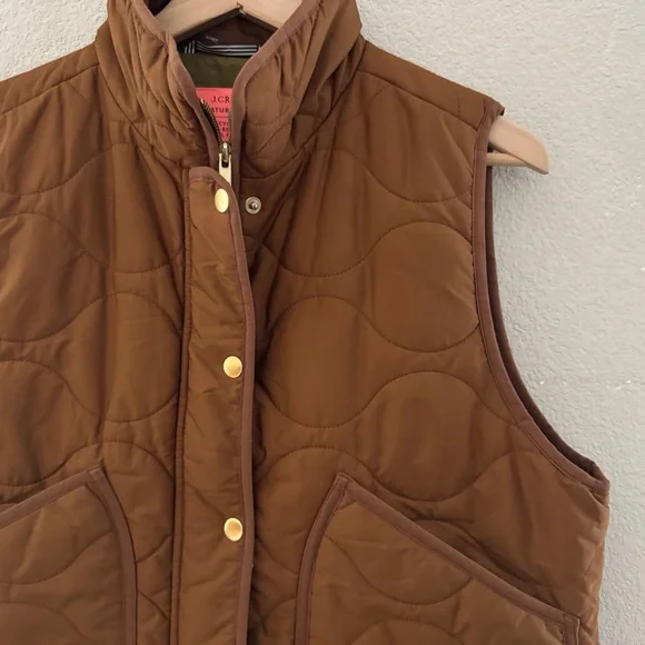 J. Crew Quilted Excursion Vest Large Camel Brown Puff Classic Preppy Equestrian - Picture 7 of 12